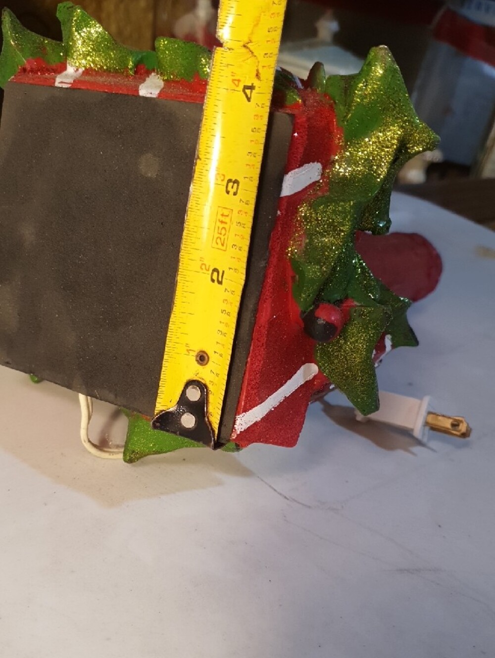 💜 Red LED Christmas Candle Pair with Holly and Gifts - Picture 10 of 13